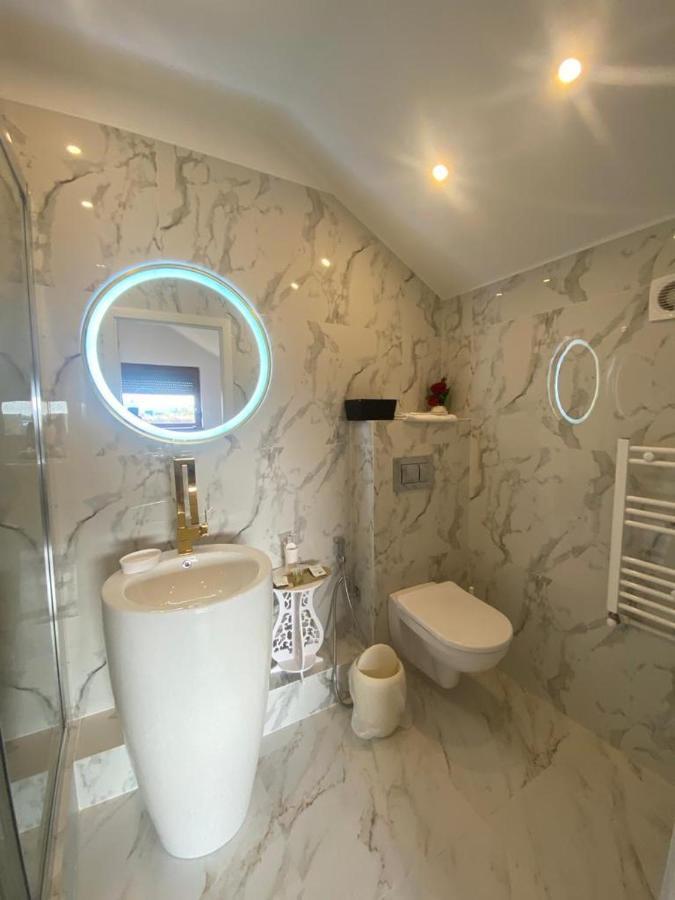 Ami Residence Bucharest Airport&Therme&Parking โอโตเปนี ภายนอก รูปภาพ