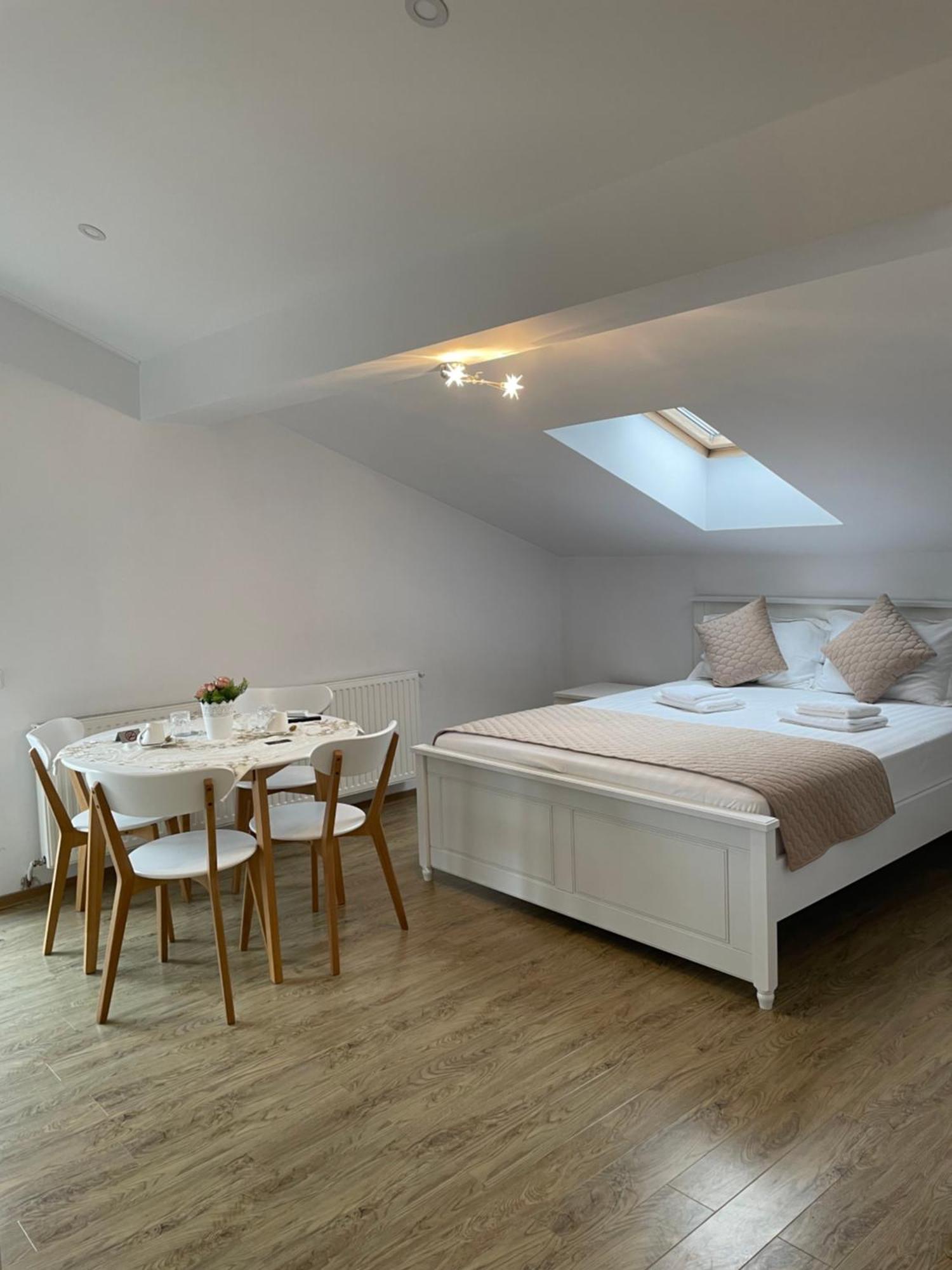 Ami Residence Bucharest Airport&Therme&Parking โอโตเปนี ภายนอก รูปภาพ