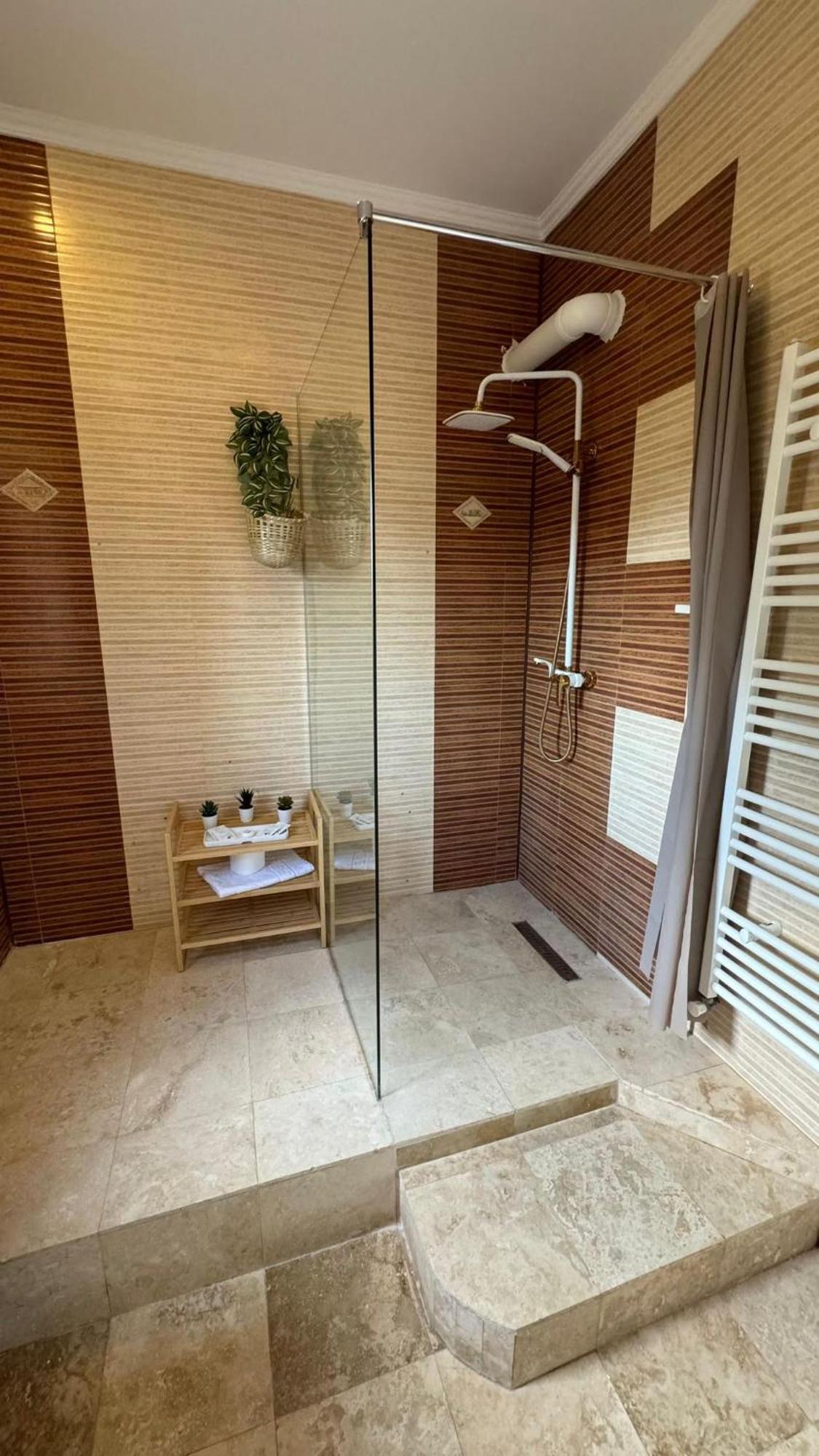 Ami Residence Bucharest Airport&Therme&Parking โอโตเปนี ภายนอก รูปภาพ