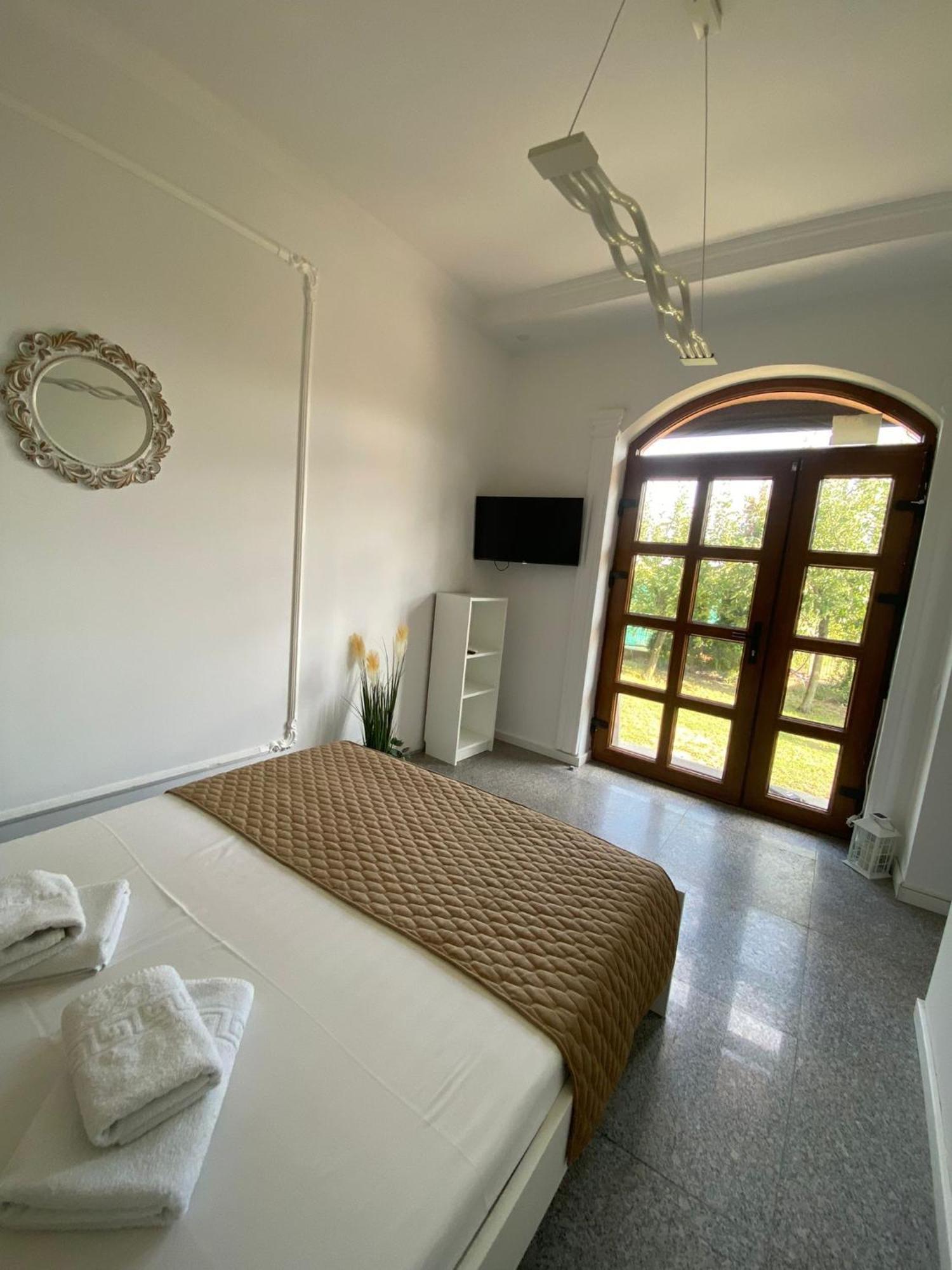 Ami Residence Bucharest Airport&Therme&Parking โอโตเปนี ภายนอก รูปภาพ